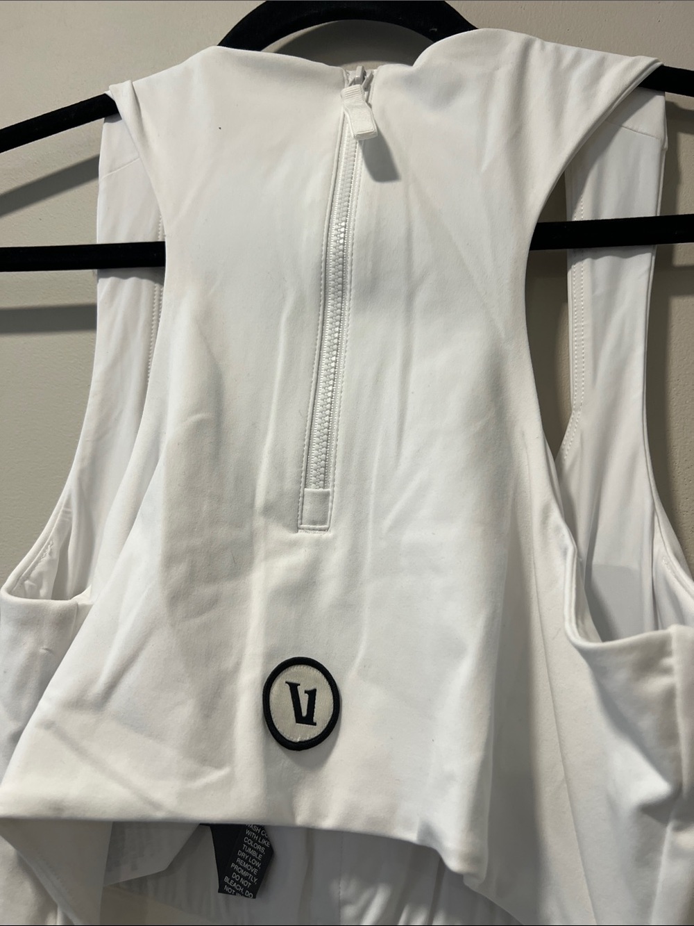 Vuori Performance Tennis Dress White Open Back Built-In Shorts Size Large DL1 - Picture 7 of 15